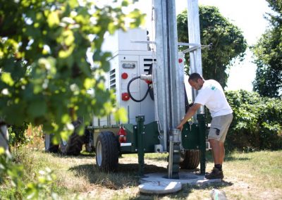 Puit de forage dans un vignoble