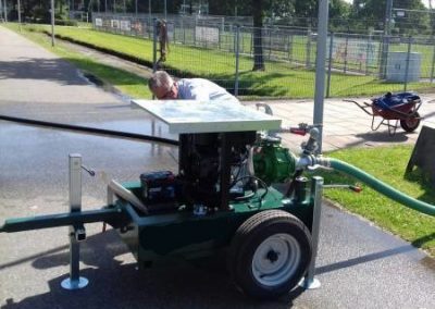 Tragbare Motorpumpe zum Abpumpen von geladenem Wasser